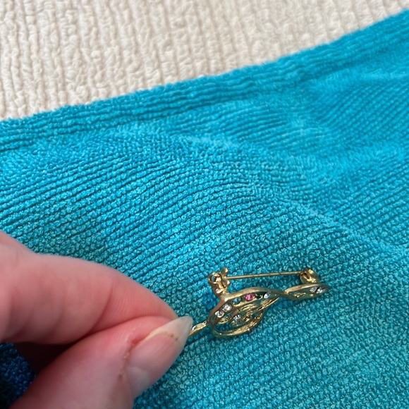 Sparkle Treble Clef pin. - Picture 5 of 7